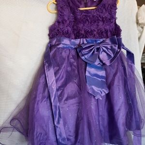 Girls formal dress size 5t. Gently used